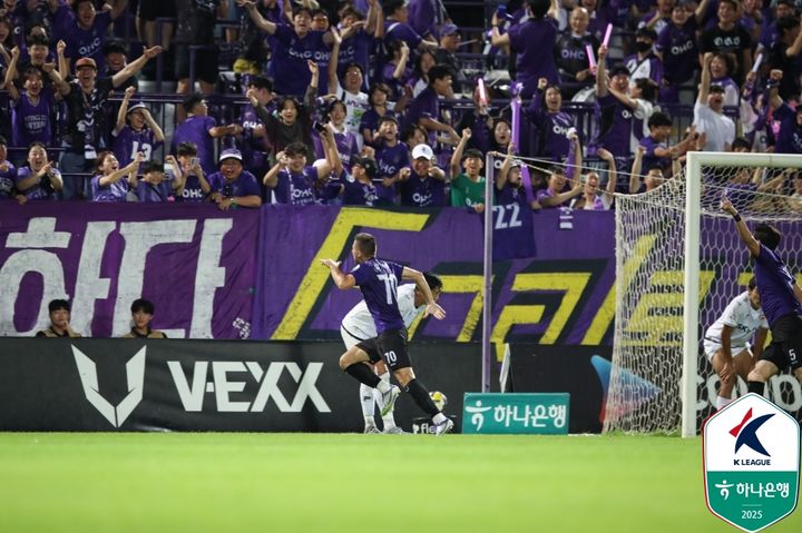 K리그1 안양, 10명 뛴 제주에 역전승…<b>광주</b>는 수원FC 제압