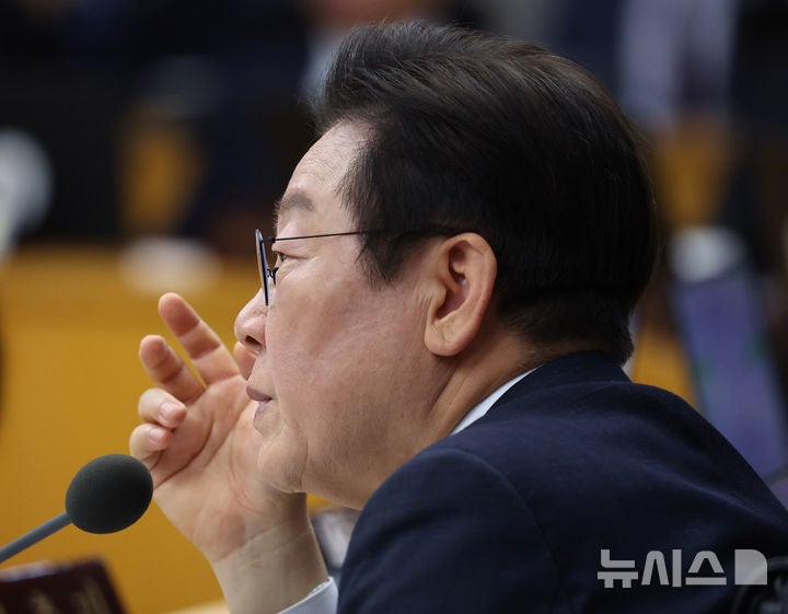 이 <b>대통령</b>, 세종 첫 국무회의…"<b>균형발전</b>, 선택 아닌 운명"(종합)