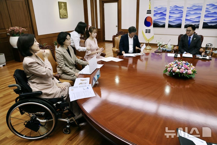 <b>우원식 의장</b>, <b>장애인 정책</b> 간담회