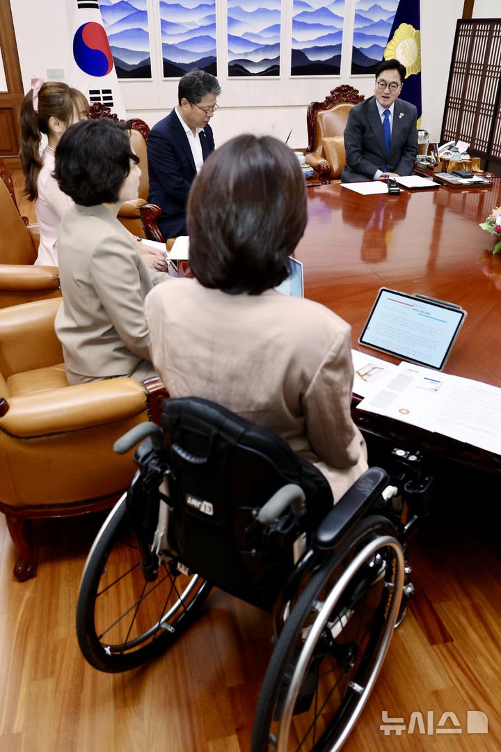 <b>우원식 의장</b>, <b>장애인 정책</b> 간담회