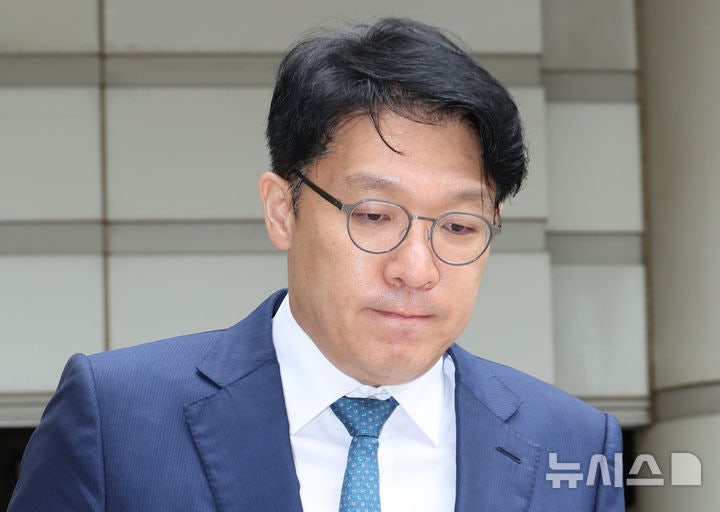 <b>김상민 전 검사</b>, <b>구속 심사</b> 출석…"부적절한 처신 사죄"