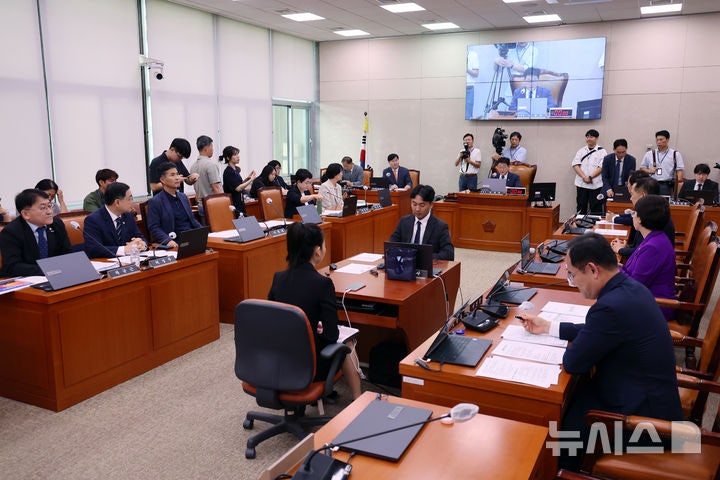 '<b>경북 산불특별법</b>' 국회 특위 통과…피해 보상·산림 재창조 탄력