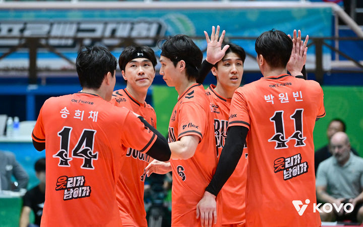 <b>OK저축</b>, 한전 3-2로 꺾고 프로배구 <b>컵대회</b> 결승 선착…4연승