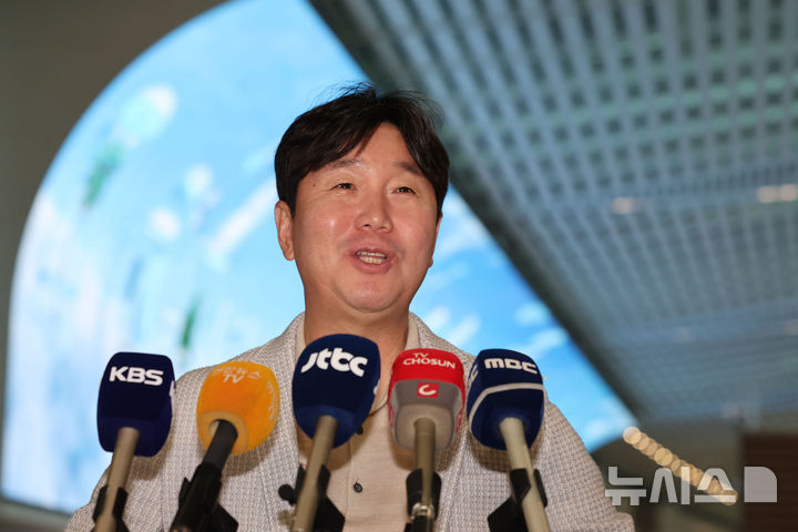 <b>류지현 감독</b>, WBC 앞두고 메이저리거 면담 위해 <b>미국행</b>