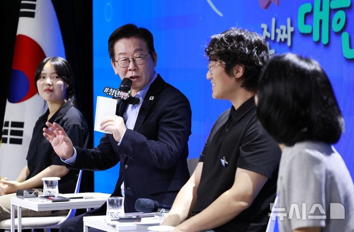 이 대통령 "<b>청년</b>은 <b>피해</b> 계층…정부가 더 많은 기회 만들어야"(종합)