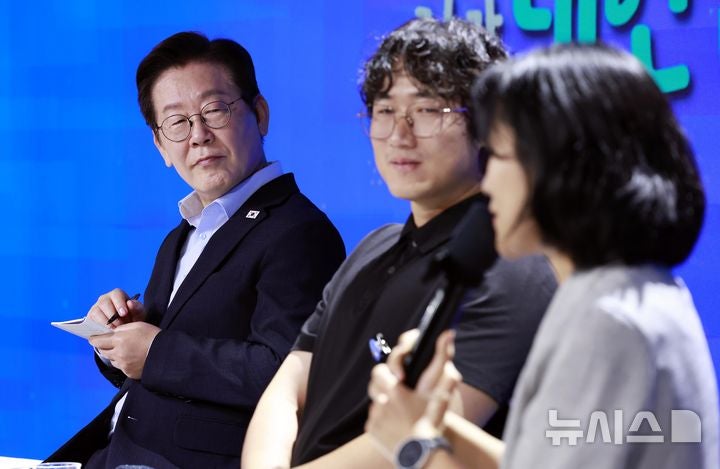 李대통령 "<b>청년</b> 문제, 우리 모두의 문제…체감되는 변화로 나아가야"