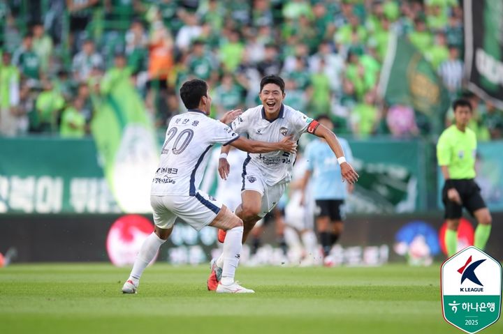 K리그1 선두 <b>전북</b>, 홈에서 '2위' <b>김천</b>에 1-2 석패