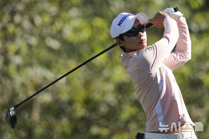 <b>안나린</b>, LPGA <b>아칸소 챔피언십</b> 선두권 도약…2R는 뇌우로 연기