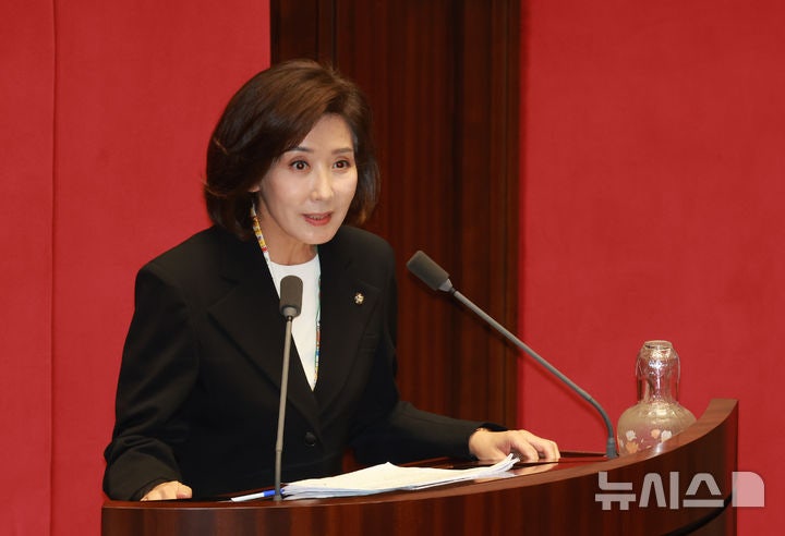 <b>나경원</b> "李대통령, 불법<b>대북송금</b> 의혹 <b>재판</b> 즉시 <b>재개</b>돼야"