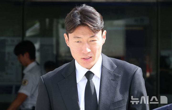 대한축구협회 "<b>황의조</b> '<b>준 영구제명</b>'…국내 활동 불가"