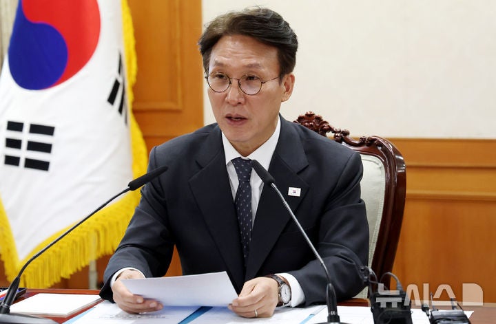 金총리 "통신·금융사 <b>해킹</b>, 기업 신고 없이도 <b>직권 조사</b>토록 권한 강화...