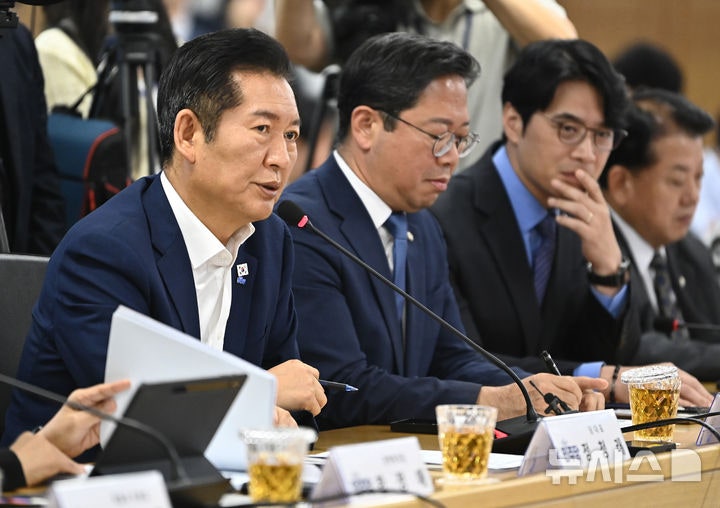 <b>정청래</b>, 당대표 취임 후 첫 부산행…예산정책협의회 진행