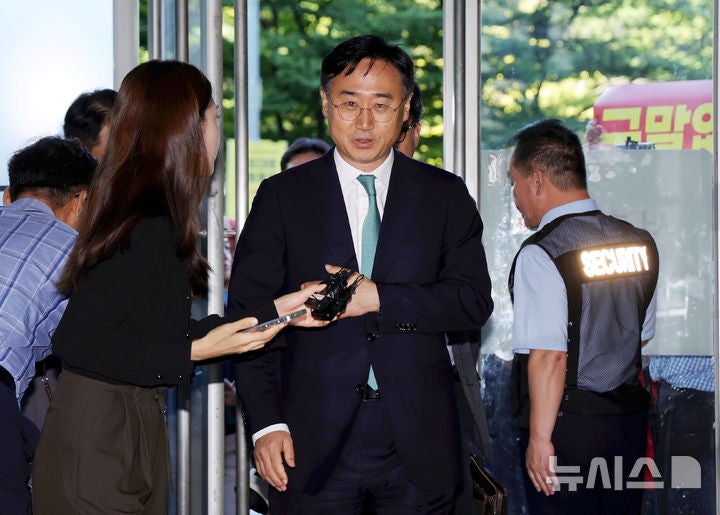 해병특검, '수사외압·호주대사 <b>의혹</b>' 관련 신범철·조태열 등 관계자 줄...