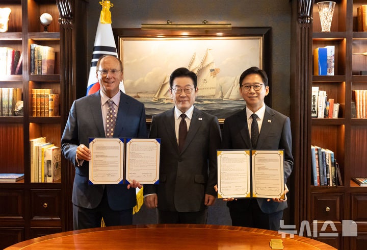 韓·블랙록, <b>AI</b>·재생에너지 MOU 체결…"한국을 아시아태평양 <b>AI 수도</b>로...