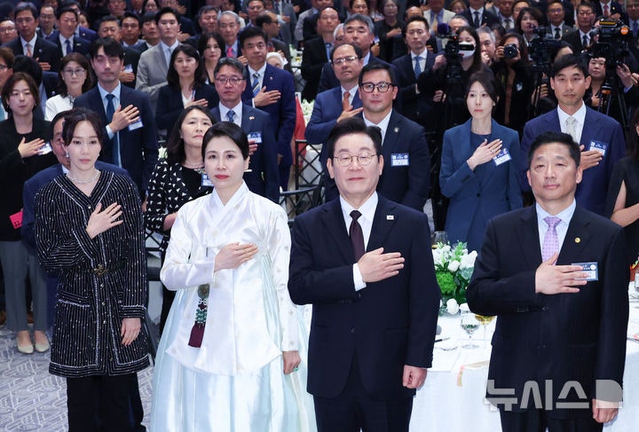 李<b>대통령</b>, <b>뉴욕</b> 동포 만나 "자랑스러운 韓 만들겠다…투표 제도 개선도...
