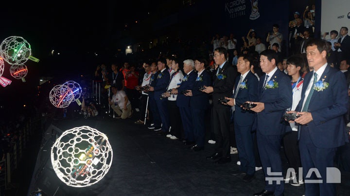 2025 <b>전주</b><b>드론축구 월드컵</b> <b>개막</b> 퍼포먼스