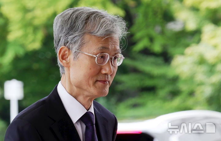 <b>조희대</b>, 신임 법관에 "헌법에 <b>재판 독립</b> 천명·법관 신분 <b>보장</b>"