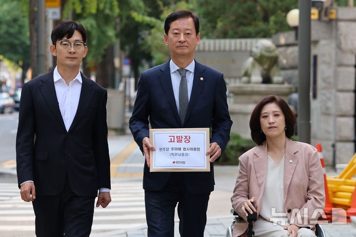 국힘, <b>추미애</b> 법사위원장 <b>고발</b>…"독단적 법사위 운영 직권남용"