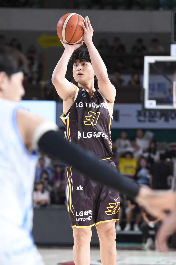 프로농구 <b>LG</b>, 한국가스공사에 69-62 승리…시범경기 연승 마무리