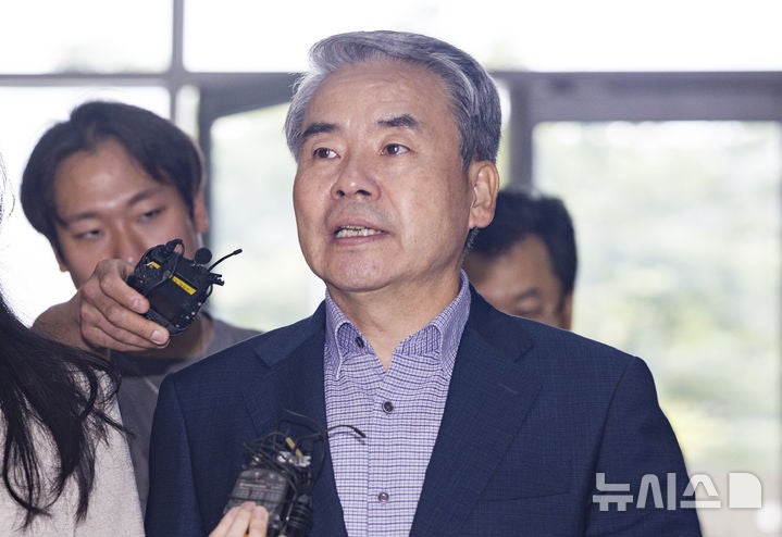 <b>이종섭</b>, '수사 외압' 4차 조사 출석…"외압 정황, 동의 못 해"