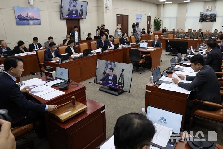 '12.3 계엄' 두고 국방위 정회…與 "명백한 내란" 野 "<b>재판</b>결과 안 나와...