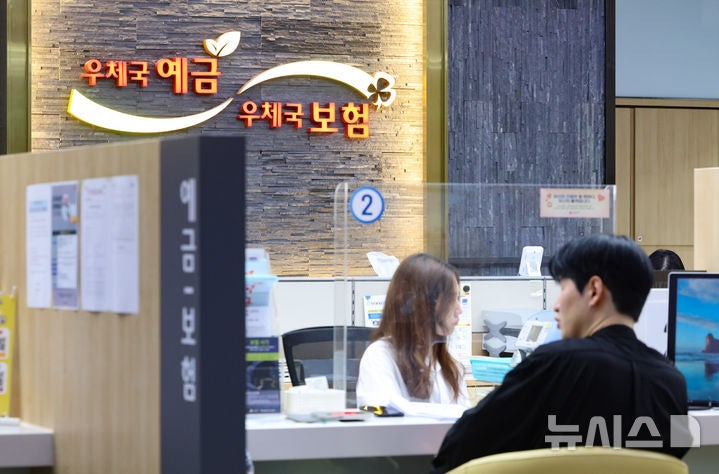 '주민등록증' 진위 확인 재개…<b>은행</b> 등 비대면 본인 확인 가능