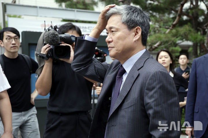 '부실 제작사 고가 인수' <b>김성수</b> 전 <b>카카오엔터</b> 대표, 1심 <b>무죄</b>