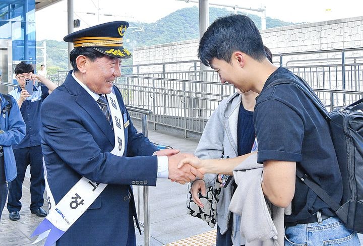 김명기 군수, 횡성역 명예역장됐다…<b>추석</b> 귀성 <b>안전</b>점검