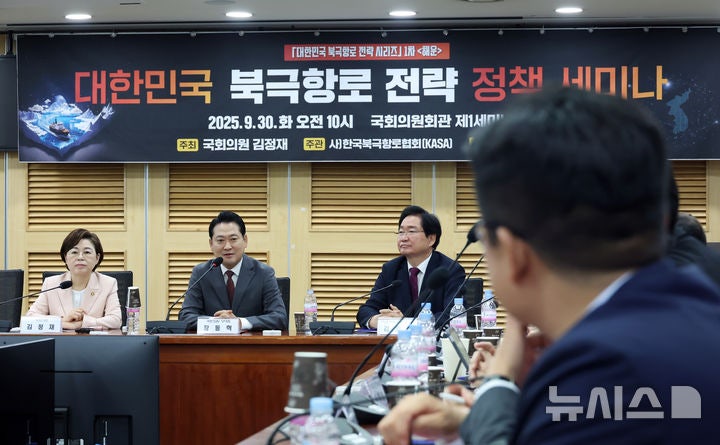 <b>축사</b>하는 <b>장동혁 대표</b>