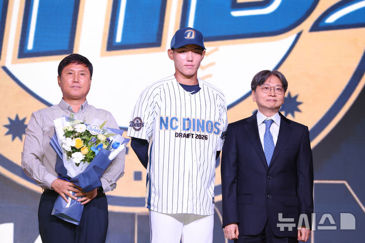 NC, 전체 2순위 신인 <b>신재인</b>과 '<b>옵션</b> 1억원 포함' 총액 3억5000만원 <b>계약</b>