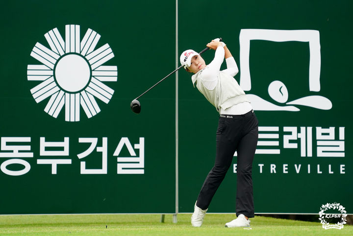 <b>문정민</b>, KLPGA 동부건설·한국토지신탁 2라운드 단독 <b>선두</b>