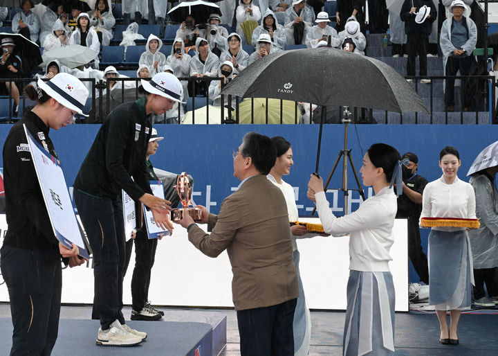 현대차 <b>양궁대회</b> 여자 리커브 <b>우승</b> 차지한 <b>임시현</b>