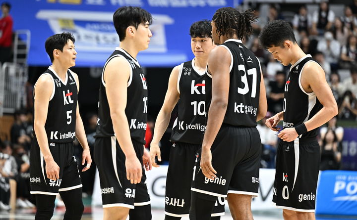 KT, 허훈 없는 '허훈 <b>더비</b>'서 KCC 완파하고 개막 첫 승…정관장, 소노 제...