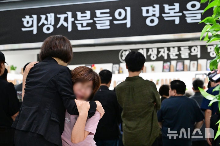 <b>제주항공 참사 유족</b> 추석 합동차례…"끝까지 진실 위해 싸울 것"