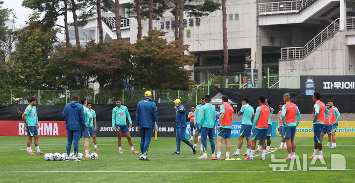 <b>브라질 축구대표팀</b> 공개훈련
