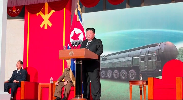 北 <b>김정은</b>, 방북 <b>라오스</b> 주석과 <b>회담</b>…"친선관계 지속 발전"