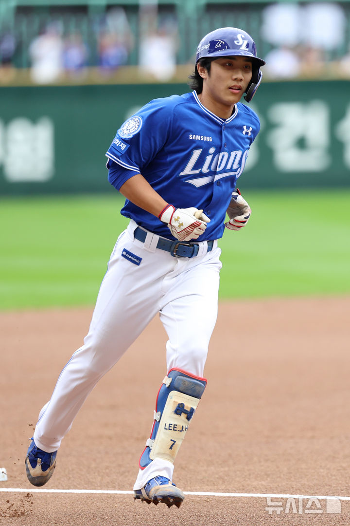 <b>이재현</b>, PS 최초 1회초 <b>선두타자</b> 초구 <b>홈런</b>