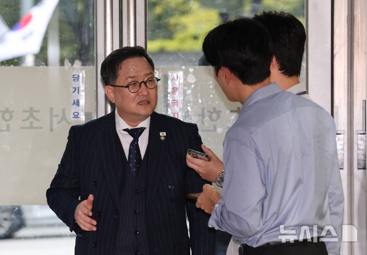 <b>해병 특검</b> 참고인 출석하며 답하는 <b>김경호 변호사</b>
