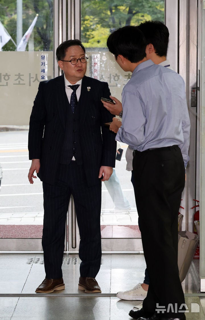 <b>해병 특검</b> 참고인 출석하며 답하는 <b>김경호 변호사</b>