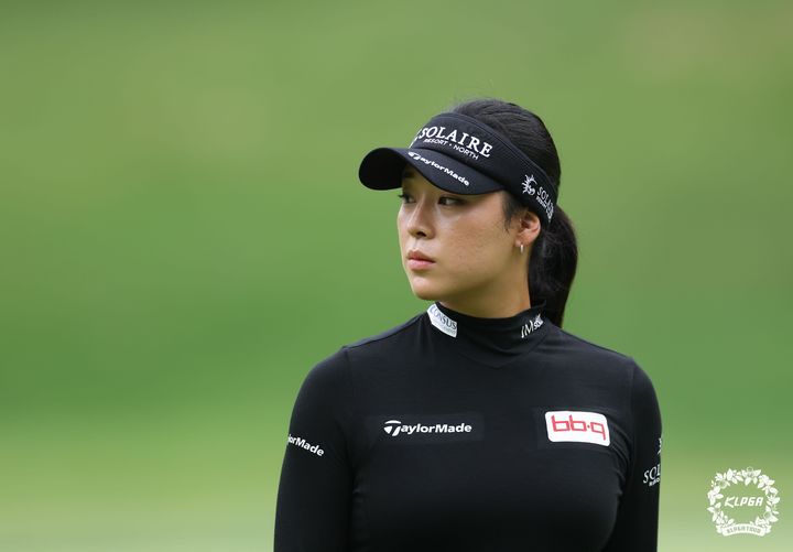 4타 줄인 <b>윤이나</b>, LPGA 투어 <b>뷰익 상하이</b> 2타 차 단독 2위