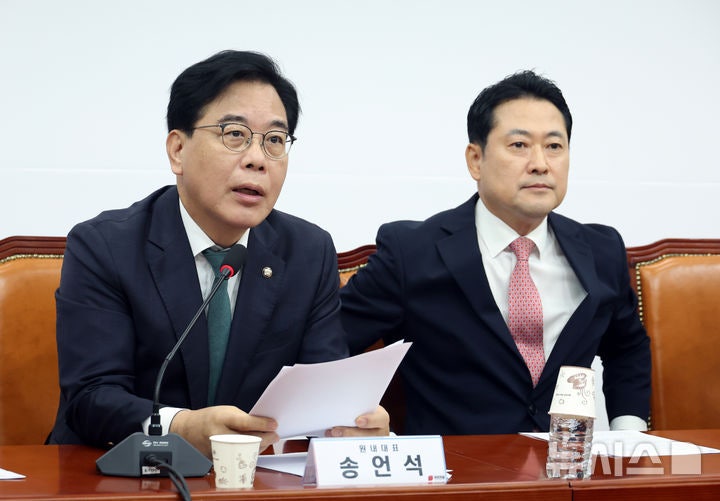 국힘, <b>국정감사</b>대책회의…"이재명 정부 실정과 혼선 국민앞에 드러낼 것...