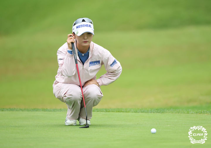 <b>이예원</b>, 권서연·서교림 등과 KLPGA <b>놀부</b>·화미 <b>마스터즈</b> 첫날 공동 1위
