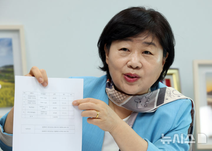 [서울=뉴시스] 고승민 기자 = 서영교 더불어민주당 의원이 서울 여의도 국회 의원회관에서 뉴시스와 인터뷰 전 간담회를 하고 있다. 2025.10.10. kkssmm99@newsis.com