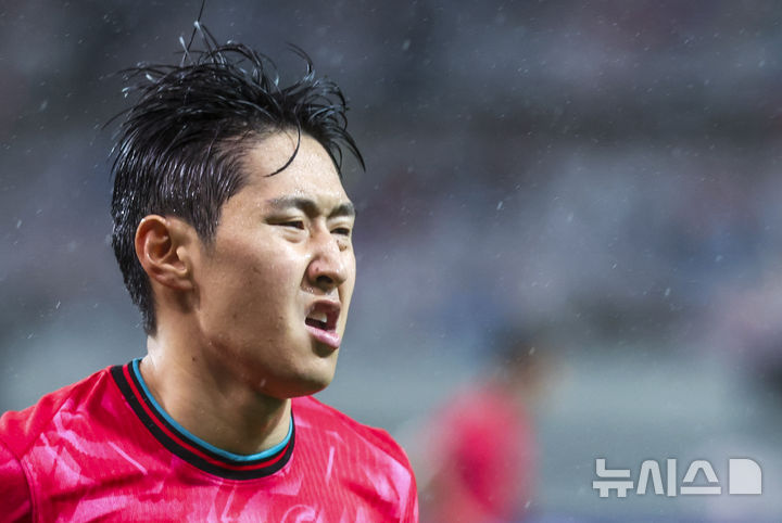 <b>브라질전</b> 0-5 <b>완패</b> 후 눈물 글썽인 이강인…"팬들에게 죄송"
