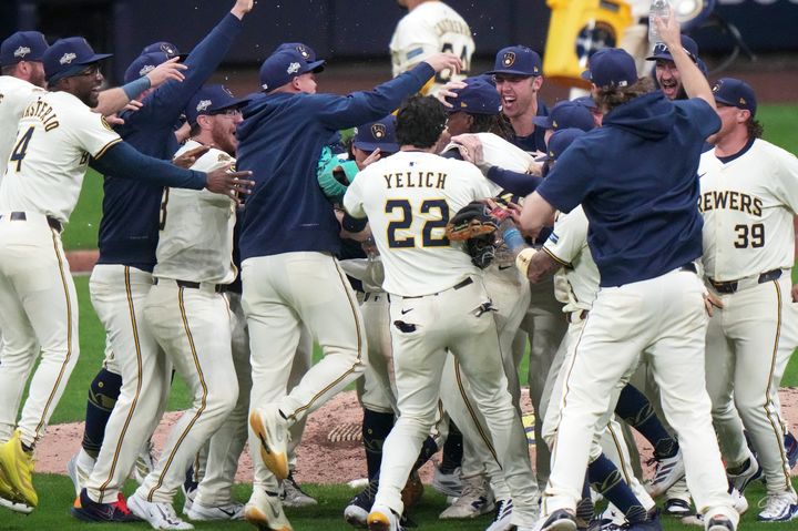 '<b>다저스</b> 나와' <b>밀워키</b>, 컵스 3-1로 꺾고 7년 만에 <b>NLCS</b> 진출