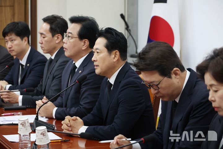 국감 첫날 상복 입은 국힘 지도부…"민중기·김현지·봉욱 국감장 나오...