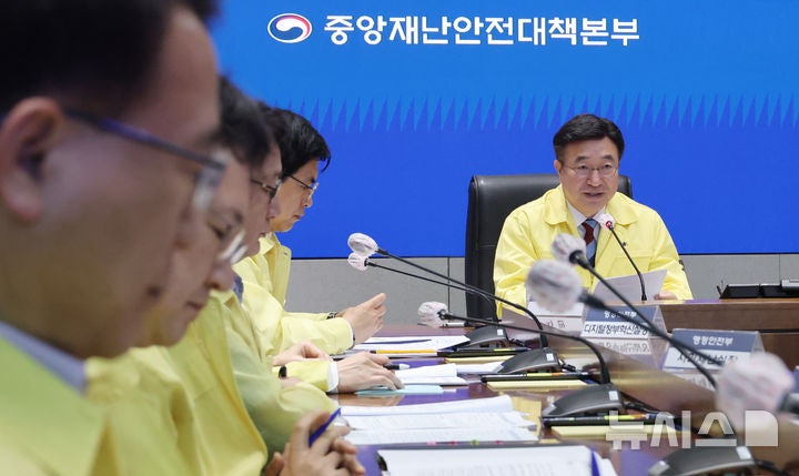 국정자원 <b>복구</b>율 36.7%…"8전산실 전기공급 재개, 속도 낼 것"