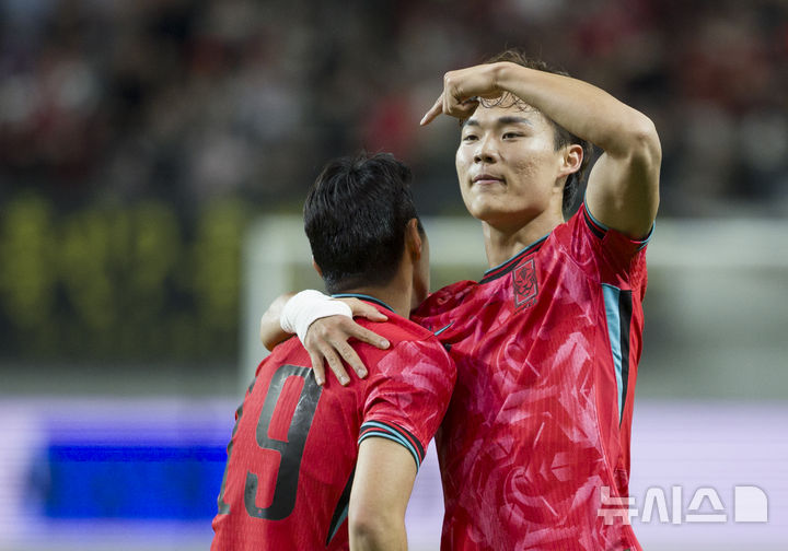 골 넣은 <b>오현규</b>-<b>이강인 듀오</b>