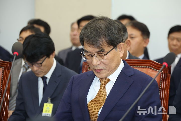 생각에 잠긴 <b>노태악 중앙선관위원장</b>