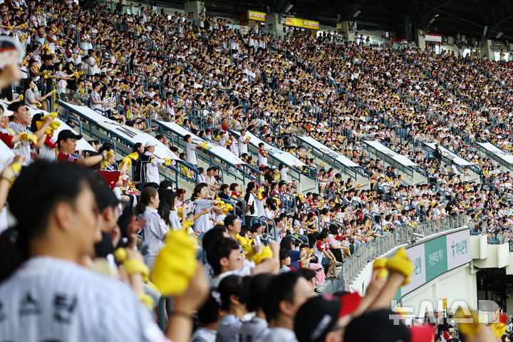 <b>한국시리즈</b> 앞둔 <b>LG</b>, 22일 팬과 함께하는 자체 <b>청백전</b>·출정식 진행
